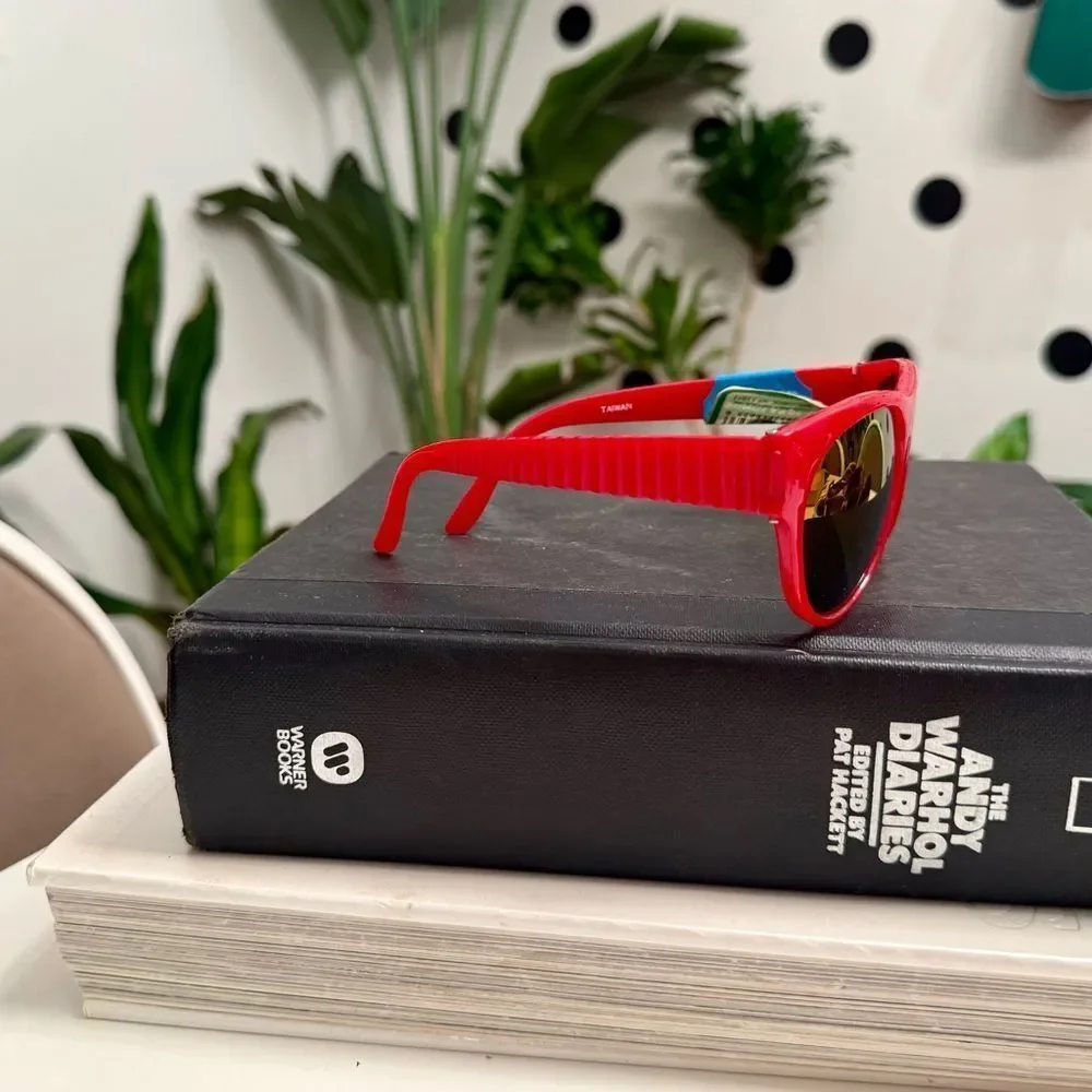 Unique True Vintage 1980s 3D Geometric Ribbed Texture Red Unisex Sunglasses